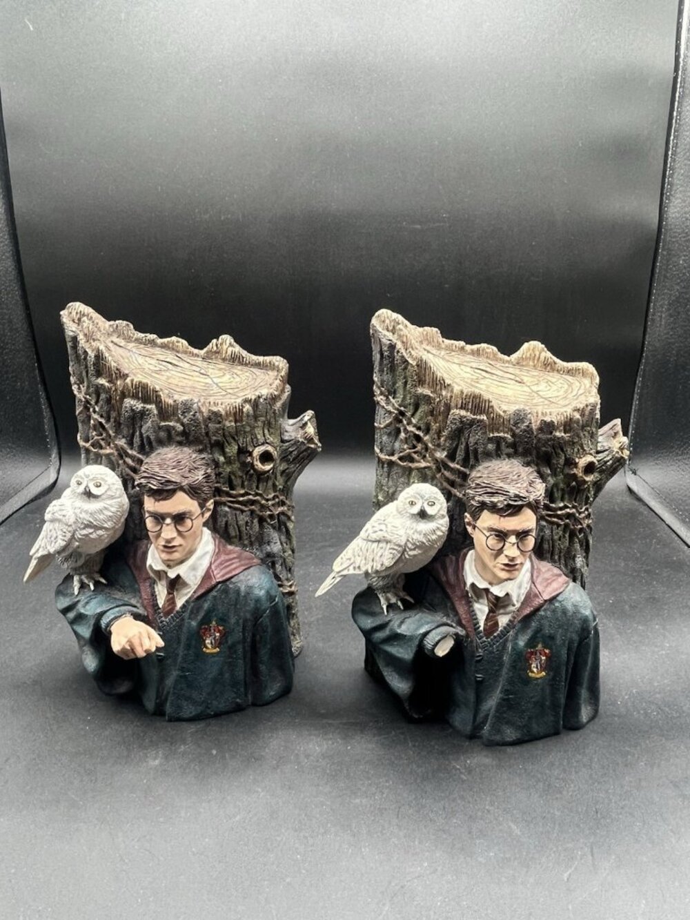 Set Of 2 NECA Harry Potter and Hedwig bookends. (1 Missing A Hand)  ✅